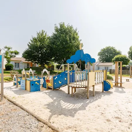 16 - Le Colibri - Village *
